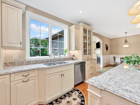 11 Miscoe Road, Mendon MA 01756