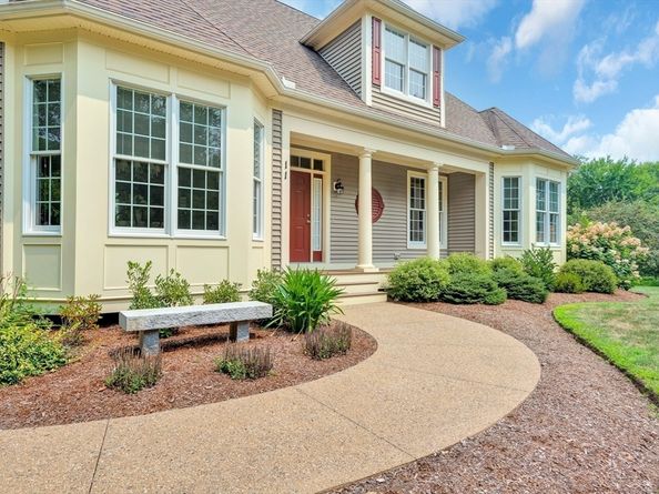 11 Miscoe Road, Mendon MA 01756