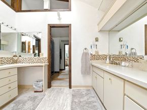 182 County Rd, Plympton MA 02367