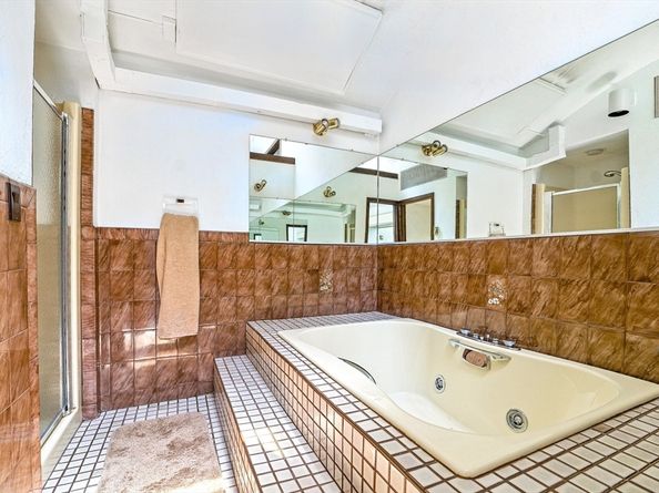 182 County Rd, Plympton MA 02367
