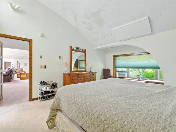 182 County Rd, Plympton MA 02367