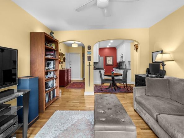 228 Commonwealth Ave 9, Boston MA 02116