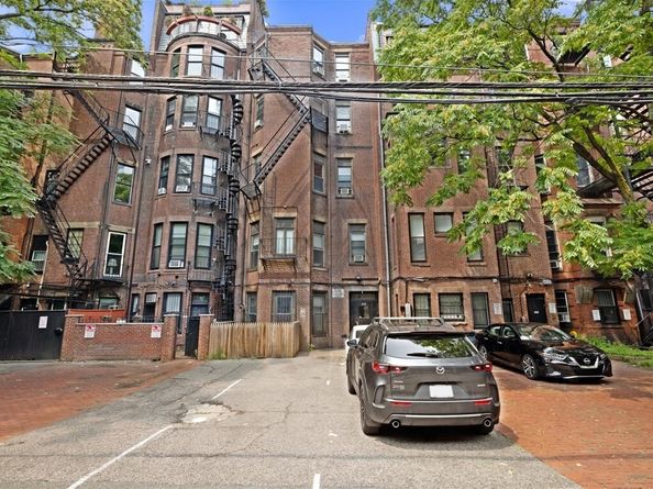 228 Commonwealth Ave 9, Boston MA 02116
