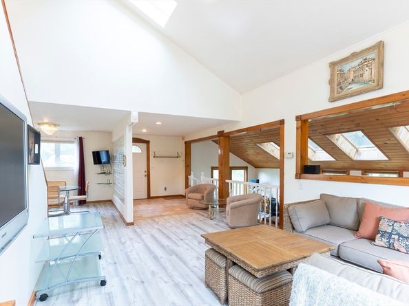 7 Johnson Rd, Southborough MA 01772