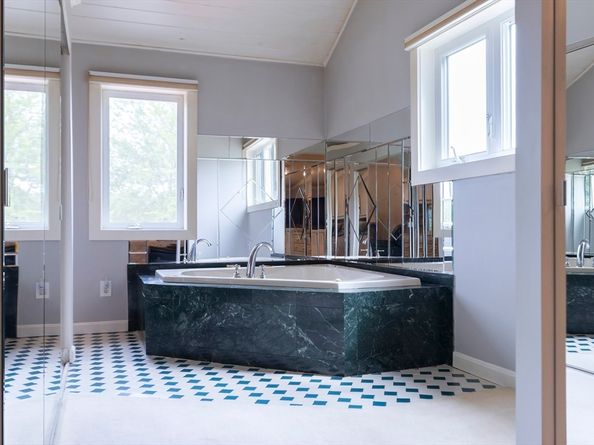 7 Johnson Rd, Southborough MA 01772