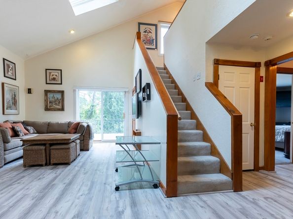 7 Johnson Rd, Southborough MA 01772
