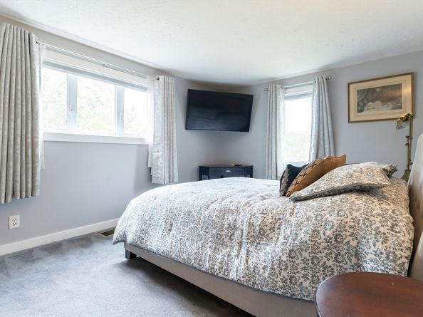 7 Johnson Rd, Southborough MA 01772