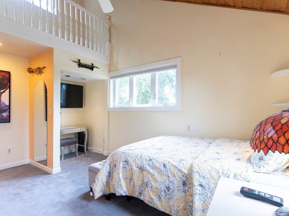 7 Johnson Rd, Southborough MA 01772