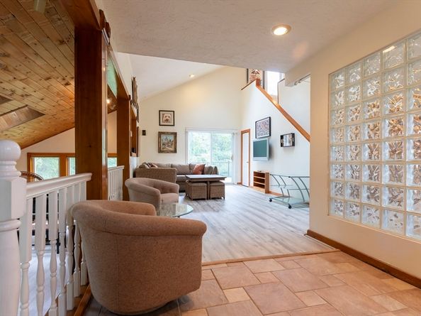 7 Johnson Rd, Southborough MA 01772