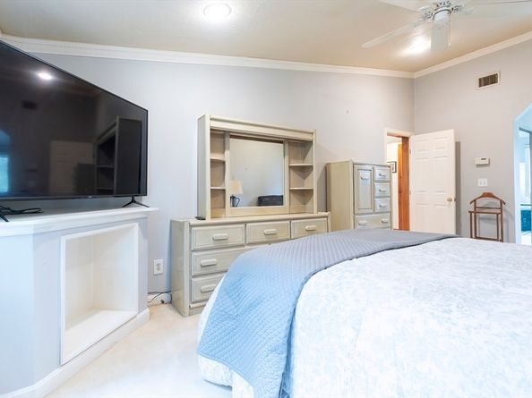 7 Johnson Rd, Southborough MA 01772
