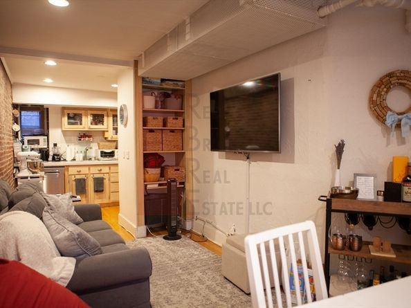 76 Phillips St A, Boston MA 02114