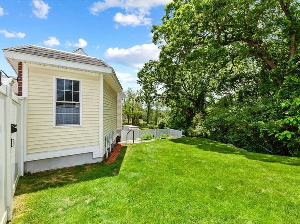129 Cambridge St 1, Burlington MA 01803