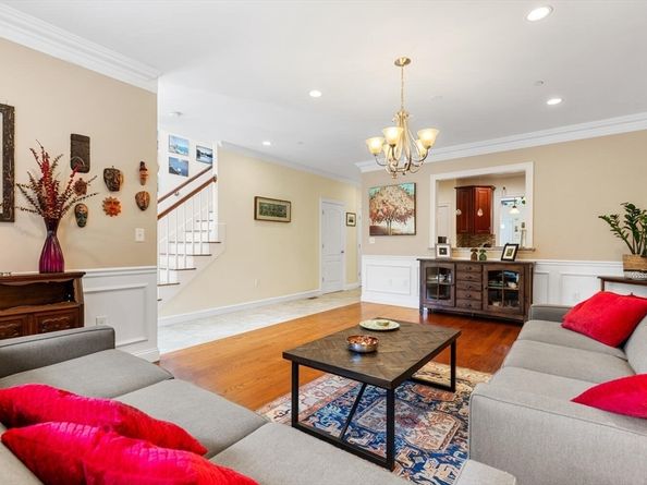 129 Cambridge St 1, Burlington MA 01803