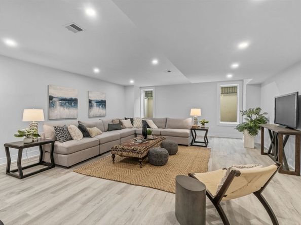 55 June Ln, Newton MA 02459
