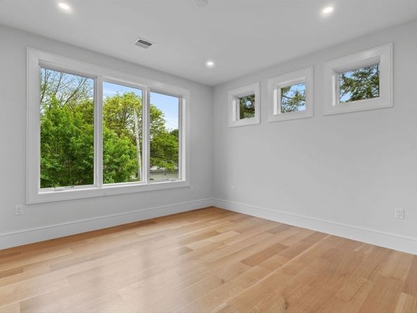 55 June Ln, Newton MA 02459