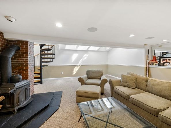 9 Short St, Boston MA 02129