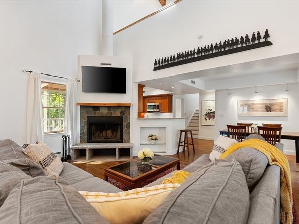 18 Greenwood St, Lexington MA 02421