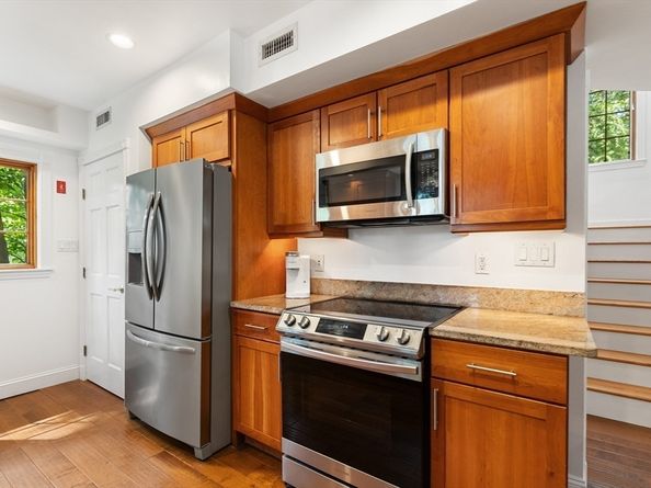 18 Greenwood St, Lexington MA 02421