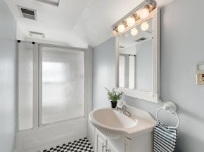 77 Bennett St 2, Boston MA 02135