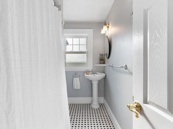 77 Bennett St 2, Boston MA 02135