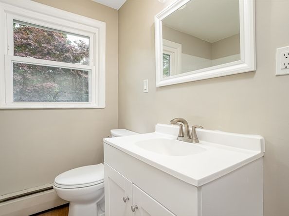 477 Salisbury St, Worcester MA 01609