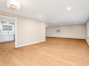 477 Salisbury St, Worcester MA 01609