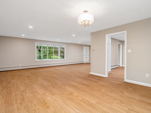 477 Salisbury St, Worcester MA 01609