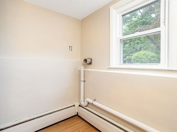 477 Salisbury St, Worcester MA 01609