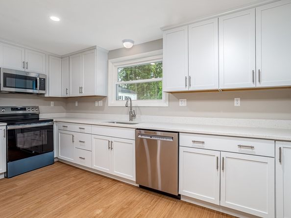 477 Salisbury St, Worcester MA 01609