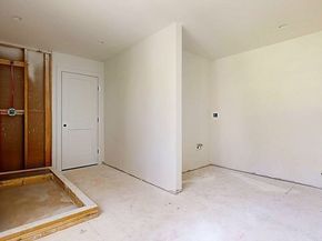 4 Barrows Rd, Worcester MA 01609