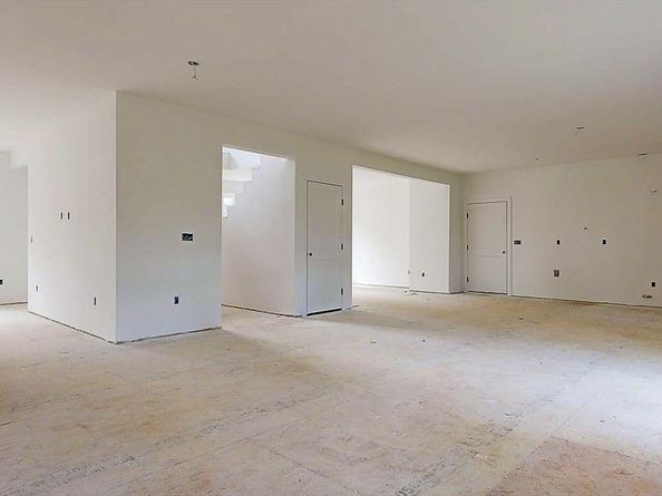 4 Barrows Rd, Worcester MA 01609