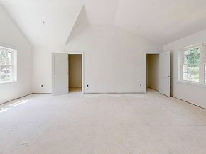 4 Barrows Rd, Worcester MA 01609
