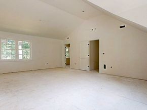 4 Barrows Rd, Worcester MA 01609
