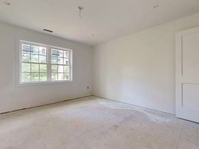 4 Barrows Rd, Worcester MA 01609