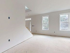 4 Barrows Rd, Worcester MA 01609