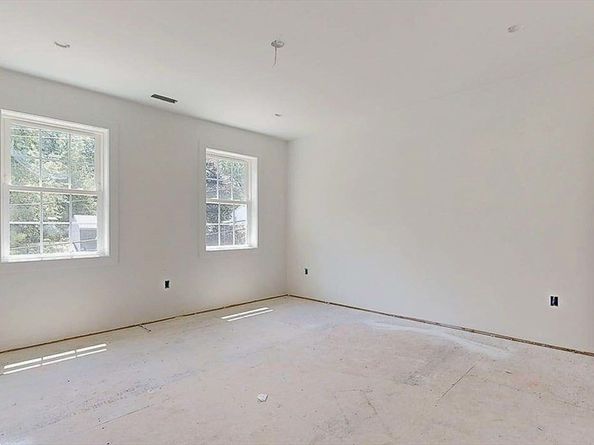 4 Barrows Rd, Worcester MA 01609