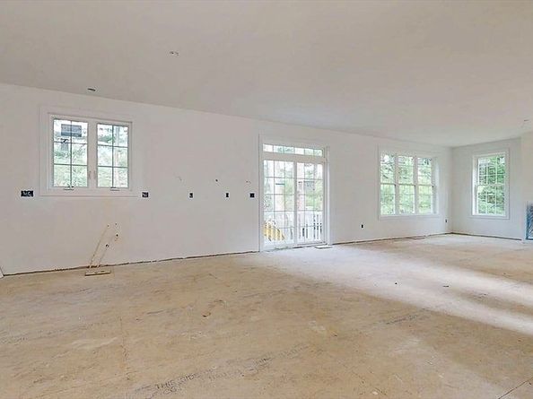 4 Barrows Rd, Worcester MA 01609