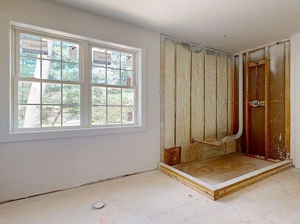 4 Barrows Rd, Worcester MA 01609