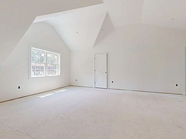 4 Barrows Rd, Worcester MA 01609