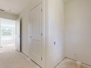 4 Barrows Rd, Worcester MA 01609