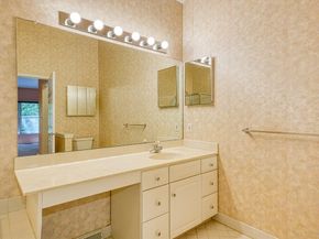 7 Stonegate Ln 7, Bedford MA 01730