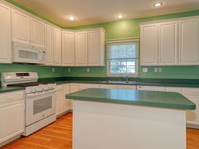 7 Stonegate Ln 7, Bedford MA 01730