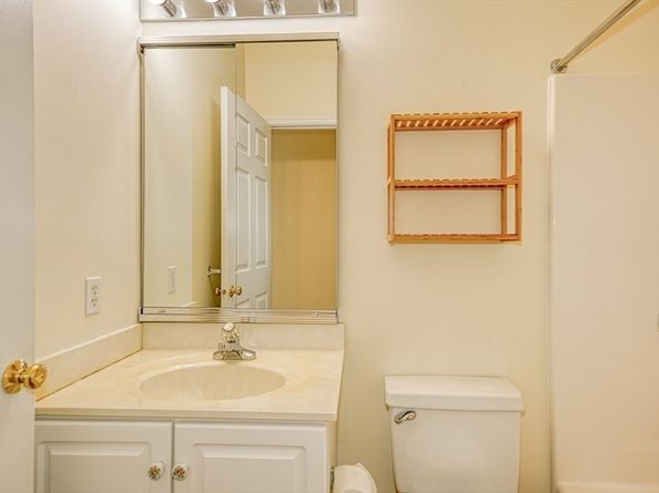 7 Stonegate Ln 7, Bedford MA 01730