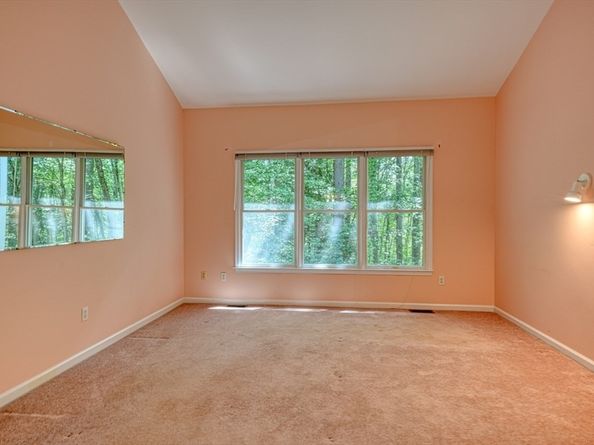 7 Stonegate Ln 7, Bedford MA 01730