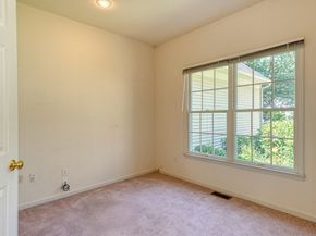 7 Stonegate Ln 7, Bedford MA 01730
