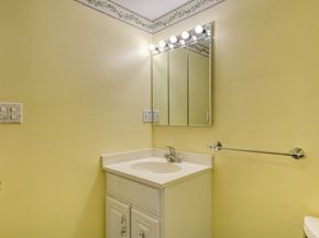 7 Stonegate Ln 7, Bedford MA 01730