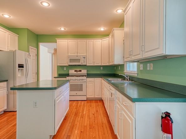 7 Stonegate Ln 7, Bedford MA 01730