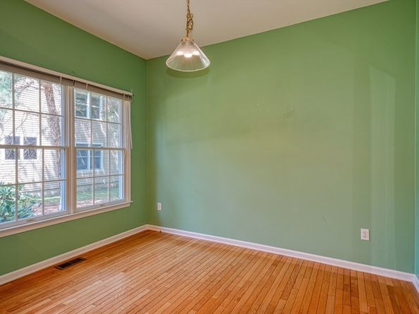 7 Stonegate Ln 7, Bedford MA 01730