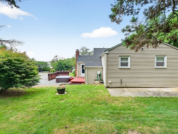 120 Hackett Ave, Lakeville MA 02347