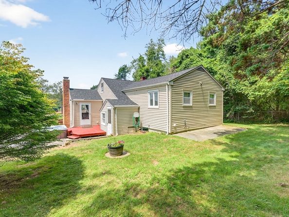 120 Hackett Ave, Lakeville MA 02347